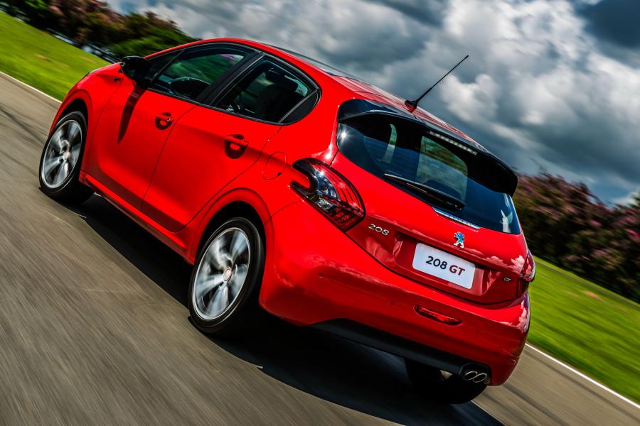  Peugeot 208 GT 2016 года  (LA) (фото 16 из 25)